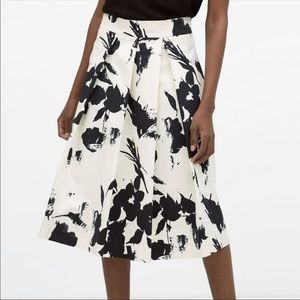 Zara pleated black and white floral a-line skirt